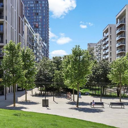 لندن Ellie N Conys 3 Bedroom Apartment With 2 Bathrooms, An Ensuite, Kitchen And Balcony In Stratford Westfield المظهر الخارجي الصورة