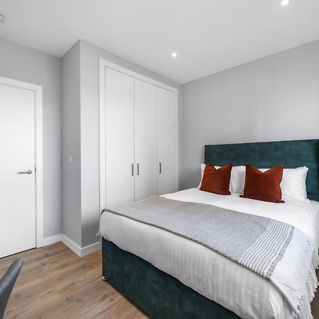 لندن Ellie N Conys 3 Bedroom Apartment With 2 Bathrooms, An Ensuite, Kitchen And Balcony In Stratford Westfield المظهر الخارجي الصورة