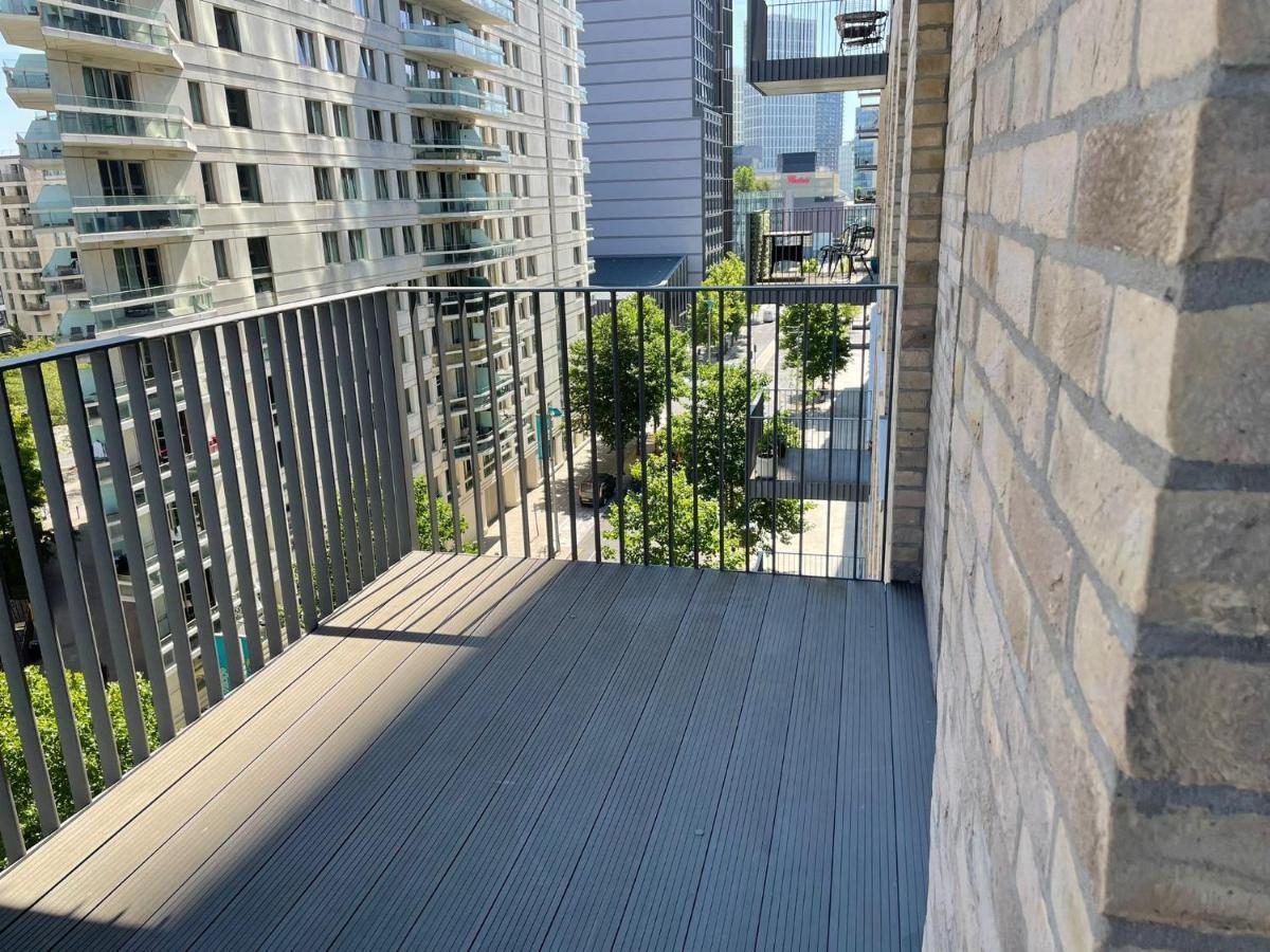 لندن Ellie N Conys 3 Bedroom Apartment With 2 Bathrooms, An Ensuite, Kitchen And Balcony In Stratford Westfield المظهر الخارجي الصورة