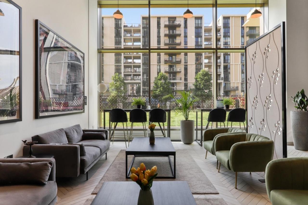 لندن Ellie N Conys 3 Bedroom Apartment With 2 Bathrooms, An Ensuite, Kitchen And Balcony In Stratford Westfield المظهر الخارجي الصورة