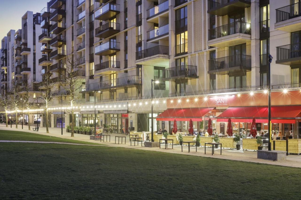 لندن Ellie N Conys 3 Bedroom Apartment With 2 Bathrooms, An Ensuite, Kitchen And Balcony In Stratford Westfield المظهر الخارجي الصورة