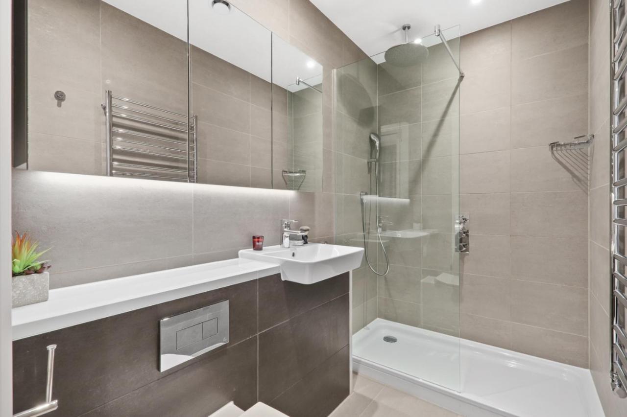 لندن Ellie N Conys 3 Bedroom Apartment With 2 Bathrooms, An Ensuite, Kitchen And Balcony In Stratford Westfield المظهر الخارجي الصورة